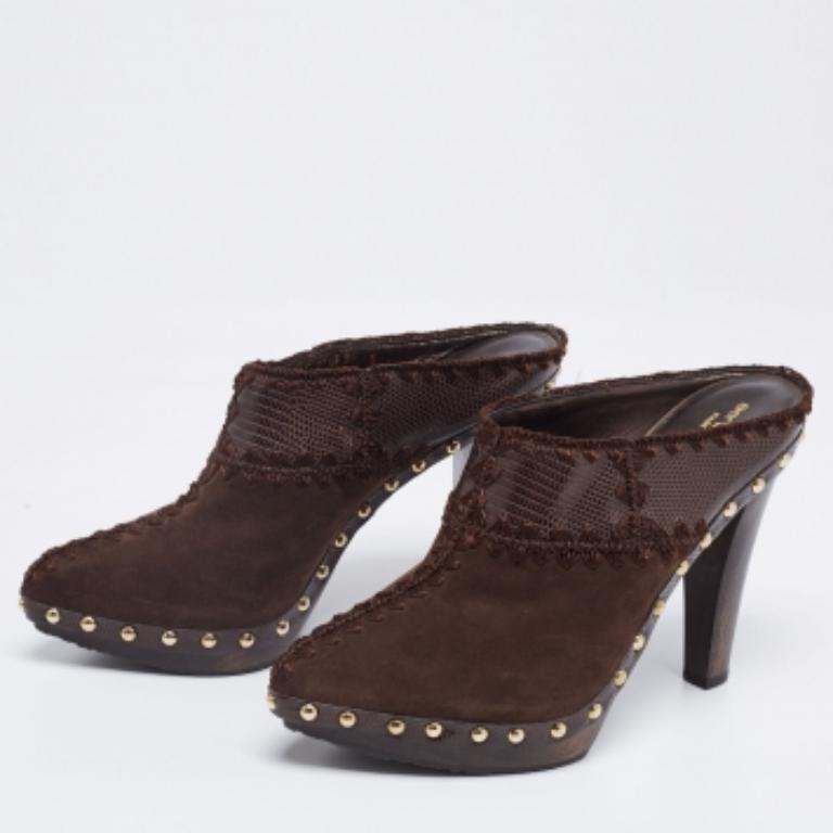 Sergio Rossi Lizard Embossed Leather & Suede Studded Platform Mules Size 38 In Good Condition For Sale In Dubai, Al Qouz 2