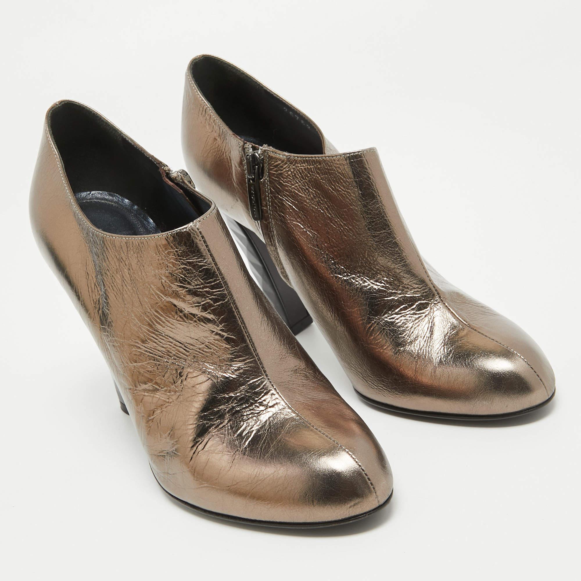 Sergio Rossi Botines de piel metalizada talla 38.5 en Bueno estado para la venta en Dubai, Al Qouz 2
