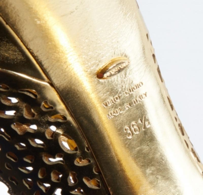 Sergio Rossi escarpins à plateforme en cuir or métallisé découpé au laser, taille 36,5 en vente 3