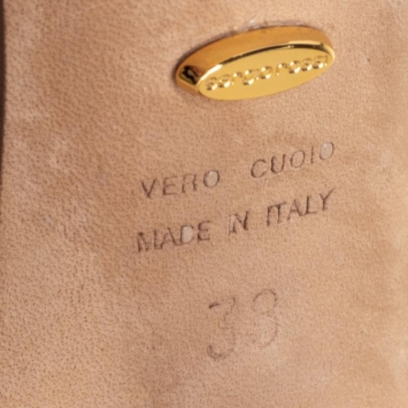 Sergio Rossi Sandali con cinturino alla caviglia in pelle oro metallizzato taglia 38 in vendita 2