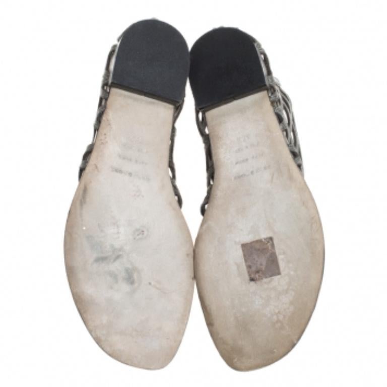 Gris Sergio Rossi - Sandales plates festonnées à découpes en cuir gris métallisé, taille 37,5 en vente