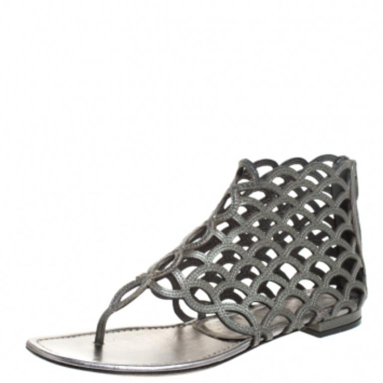 Sergio Rossi - Sandales plates festonnées à découpes en cuir gris métallisé, taille 37,5 en vente 1