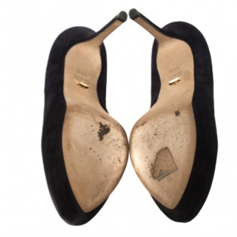 Project an elegant take in a comfortable manner with these timeless pumps by Sergio Rossi. Crafted in Italy from suede in a navy blue shade, they feature peep toes and 11 cm heels supported by platforms.