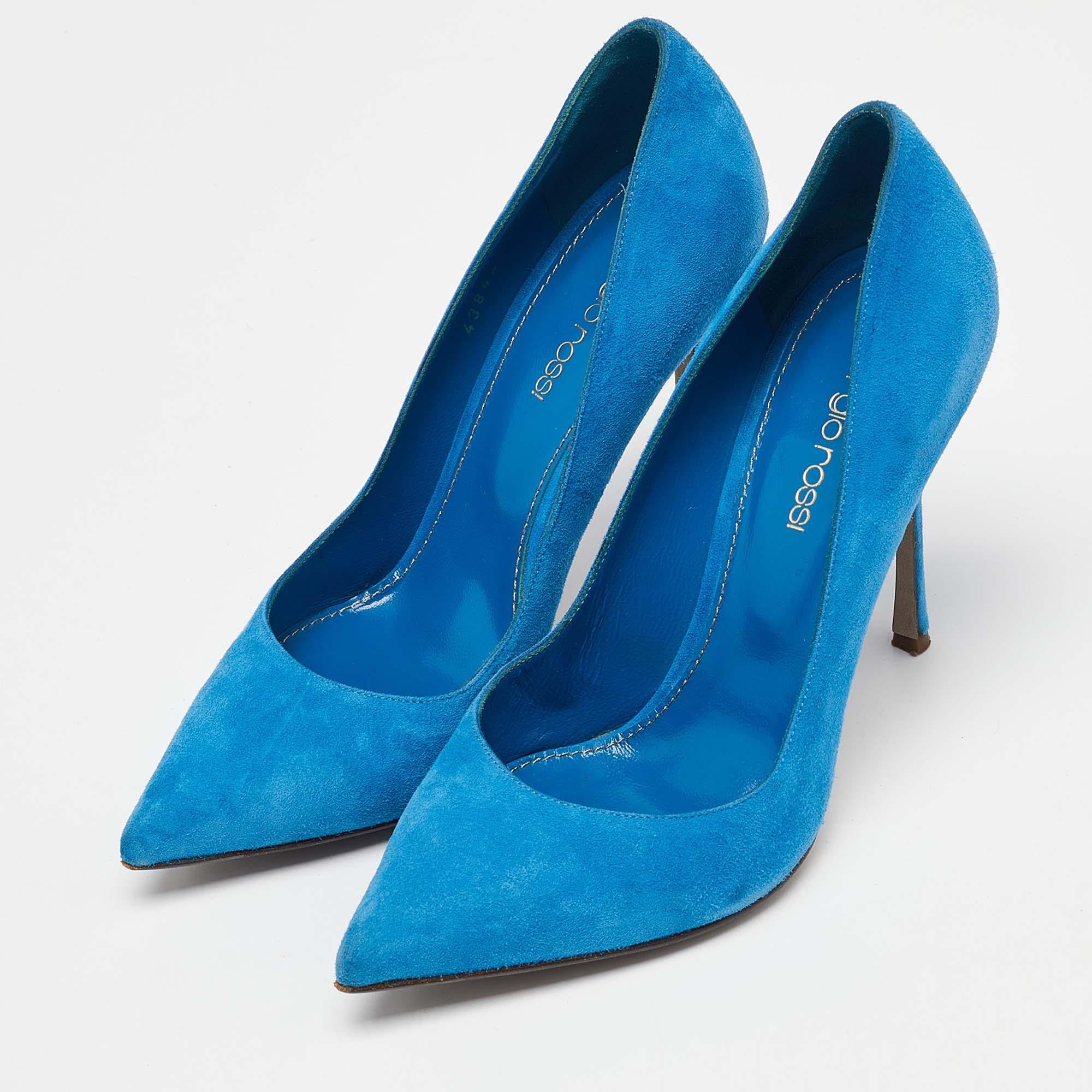 Faites preuve de chic avec ces escarpins de créateur. Elles présentent des talons robustes et des semelles durables, parfaits pour vos sorties à la mode !