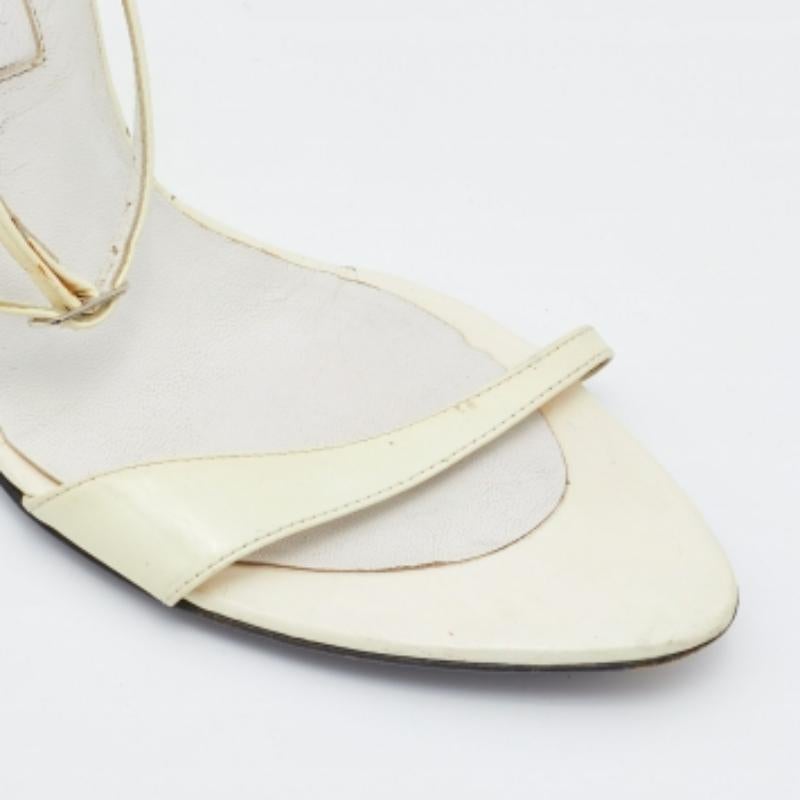 Sergio Rossi Keilsandalen aus cremefarbenem Lackleder in Weiß Größe 38 im Angebot 2