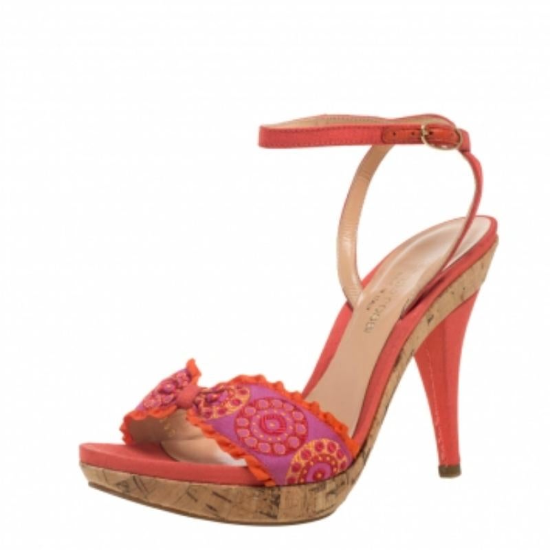 Lift your style a few notches higher by donning these gorgeous sandals from Sergio Rossi! They have been fabulously crafted from orange fabric and designed in an open toe silhouette with embroidered bow vamp straps and ankle straps with buckle