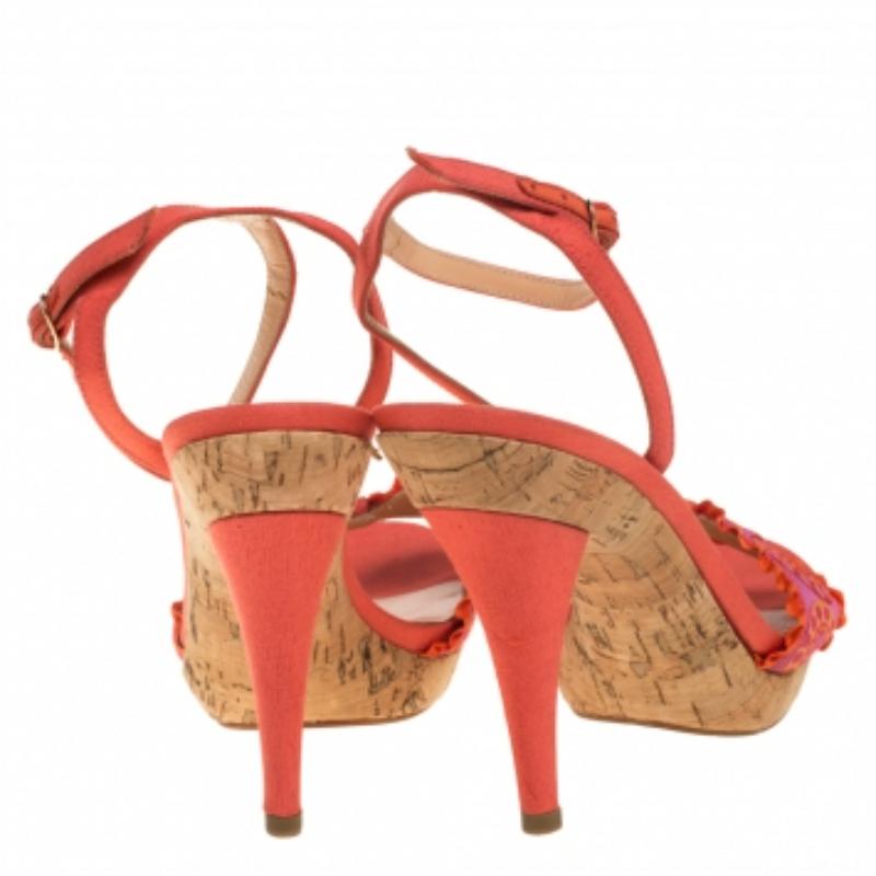 Sergio Rossi Orange Embroidered Strap Sandals Size 37.5 In Good Condition For Sale In Dubai, Al Qouz 2