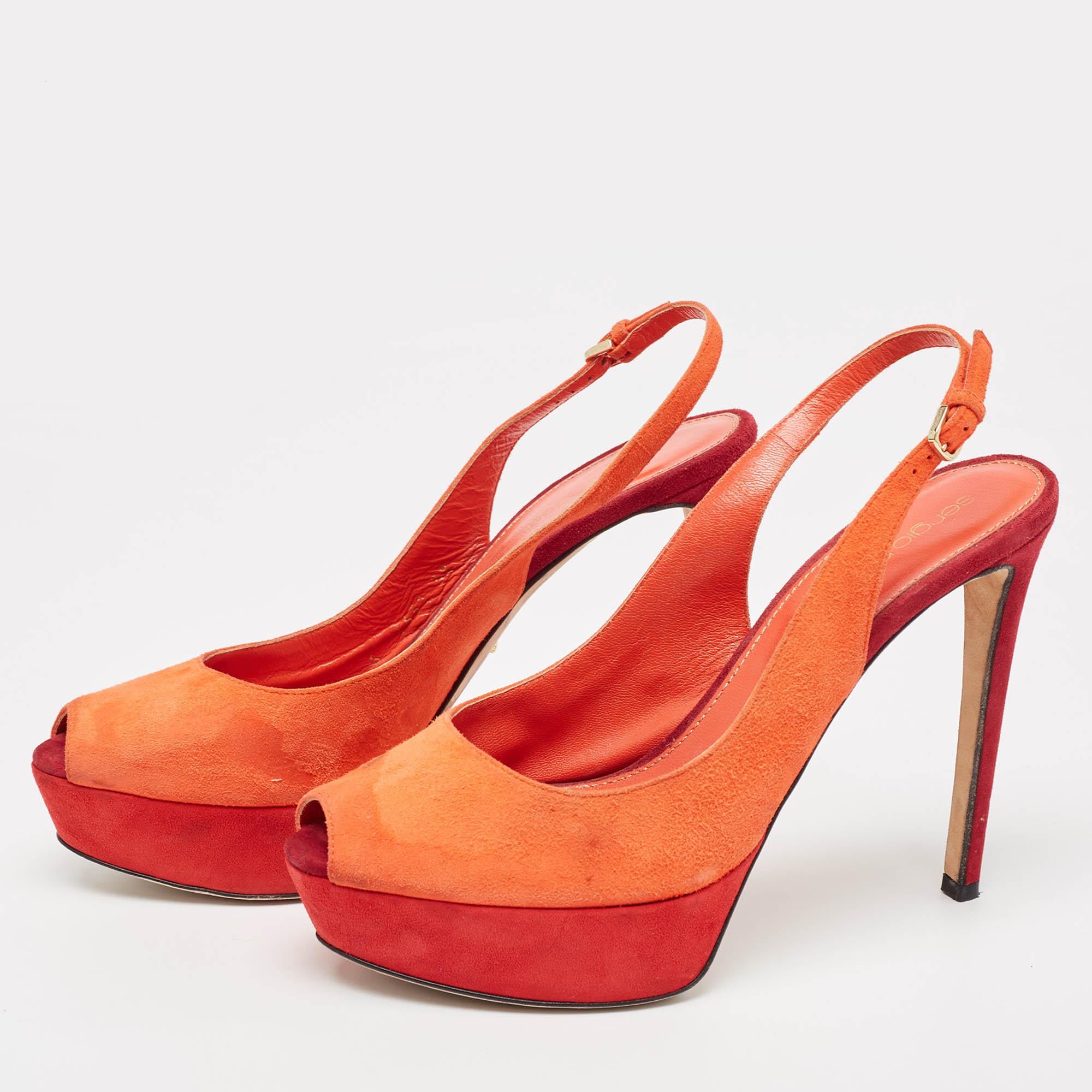 Make a chic style statement with these designer pumps. They showcase sturdy heels and durable soles perfect for your fashionable outings
