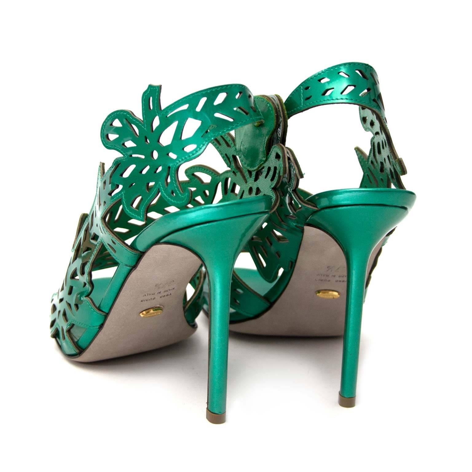 As New

Estimated Retail Price: € 

Sergio Rossi Green Patent Cut-Out Sandals - Size 37,5

Showstopper alert! These gorgeous heeled sandals have an amazing green colour with patent coating. The stiletto heels will give you an elevated and super