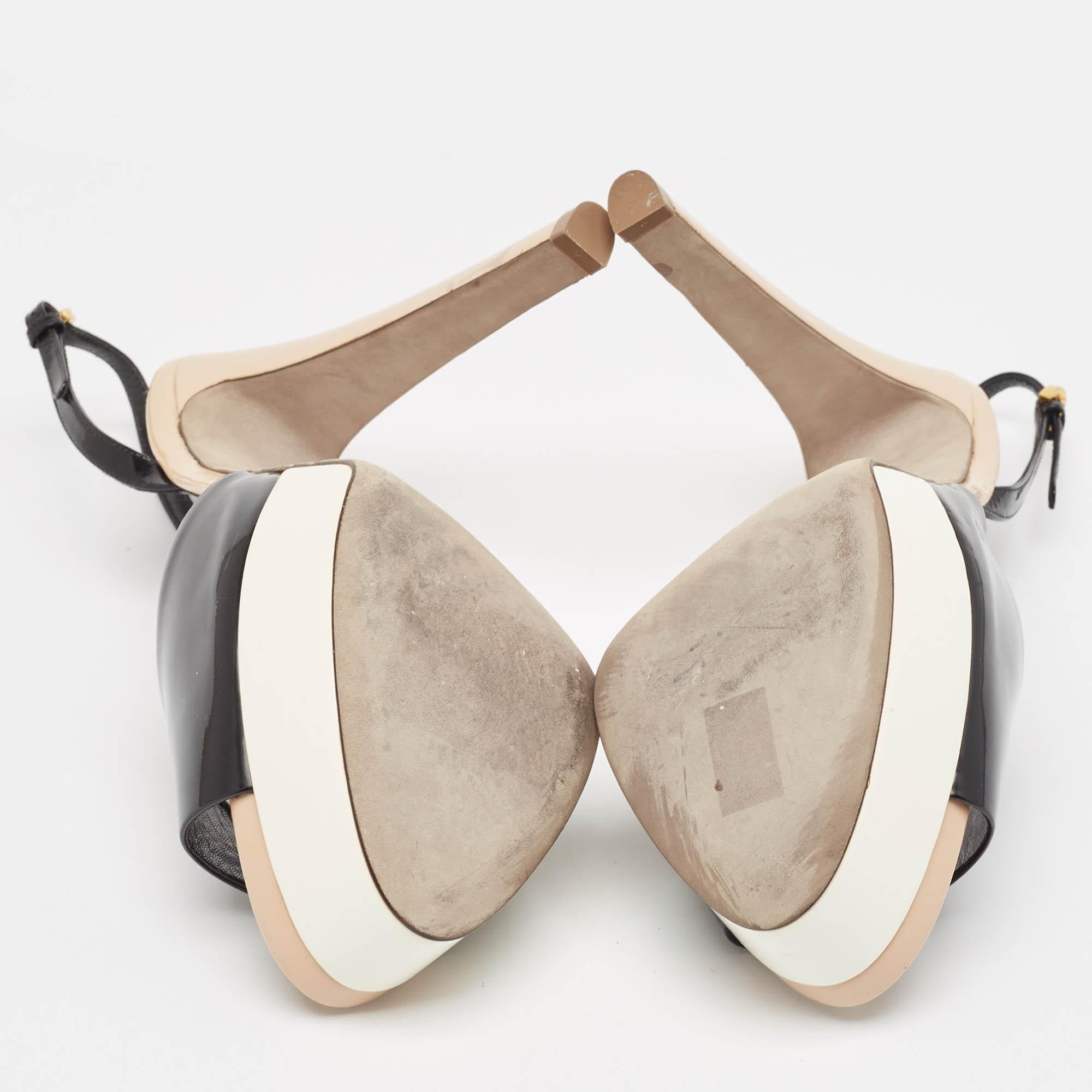 Sergio Rossi - Sandales à bout ouvert et à lanières à la cheville, en cuir verni, taille 40,5 en vente 1