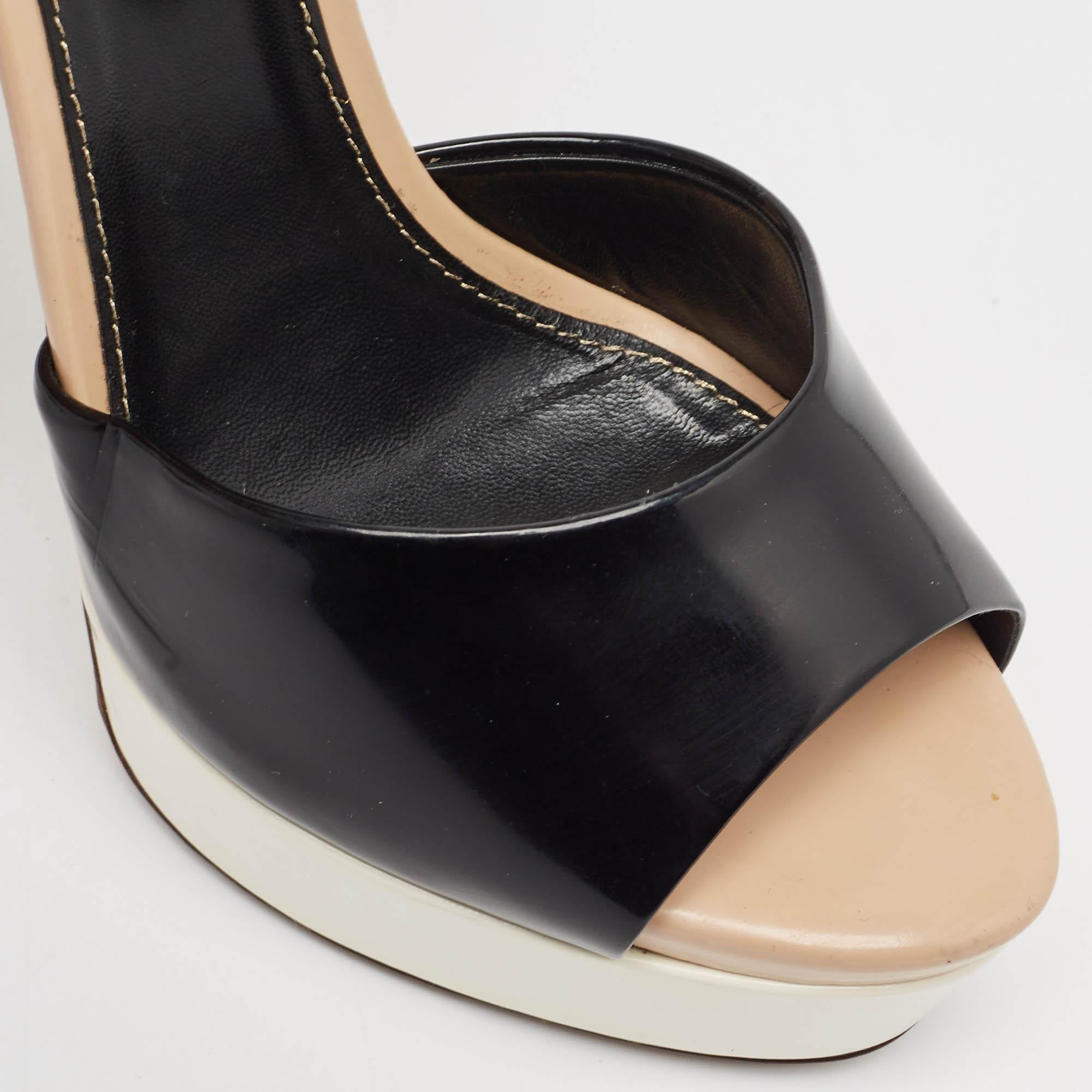 Sergio Rossi - Sandales à bout ouvert et à lanières à la cheville, en cuir verni, taille 40,5 en vente 2