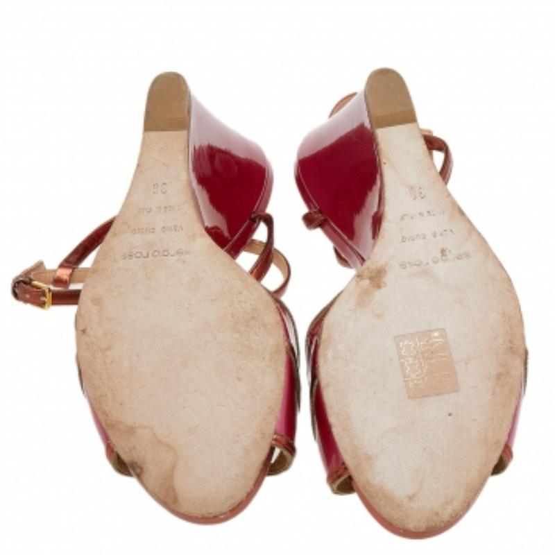 Sergio Rossi Sandali con zeppa in pelle e vernice rosa/bronzo taglia 38 in vendita 2