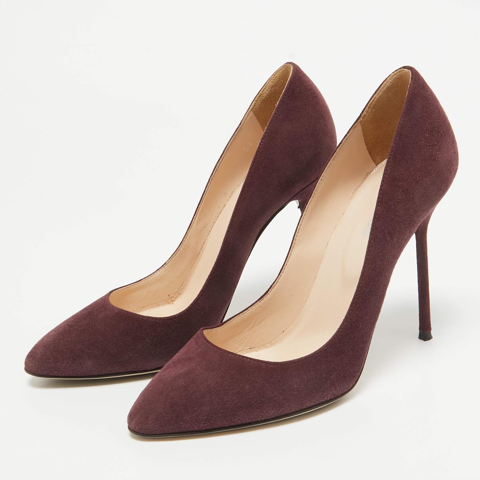 Make a chic style statement with these designer pumps. They showcase sturdy heels and durable soles perfect for your fashionable outings