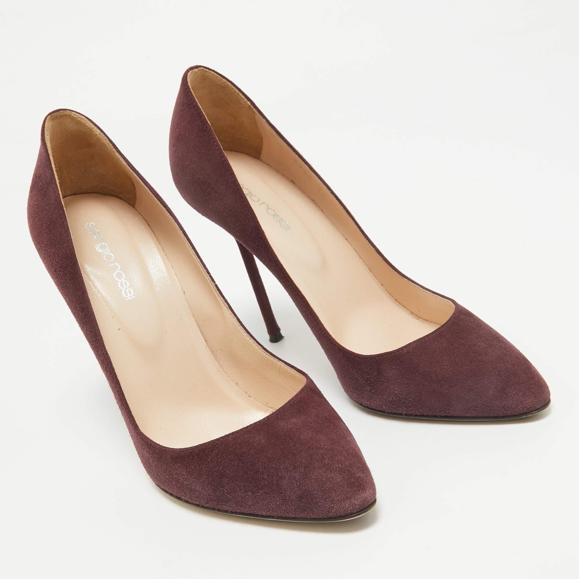 Sergio Rossi Plum Suede Pumps Size 38 In Good Condition For Sale In Dubai, Al Qouz 2