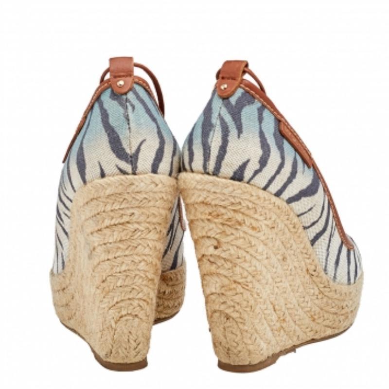 Sergio Rossi - Tela stampata e pelle - Piattaforma espadrillas con zeppa, misura 37,5 In condizioni buone in vendita a Dubai, Al Qouz 2