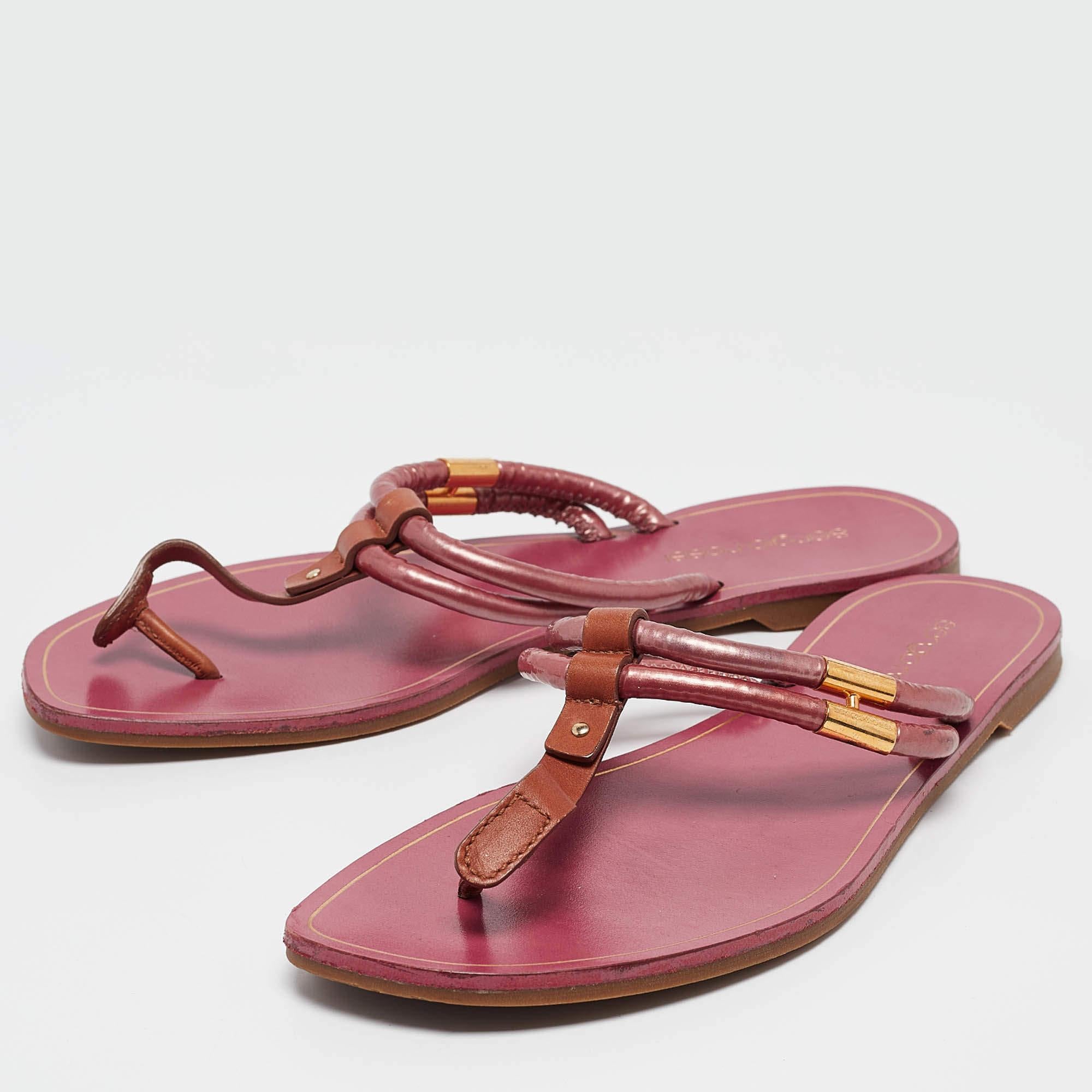 Create effortless styles with these Sergio Rossi flats. Made of quality materials they are designed to elevate your OOTD and keep you in comfort all day long.