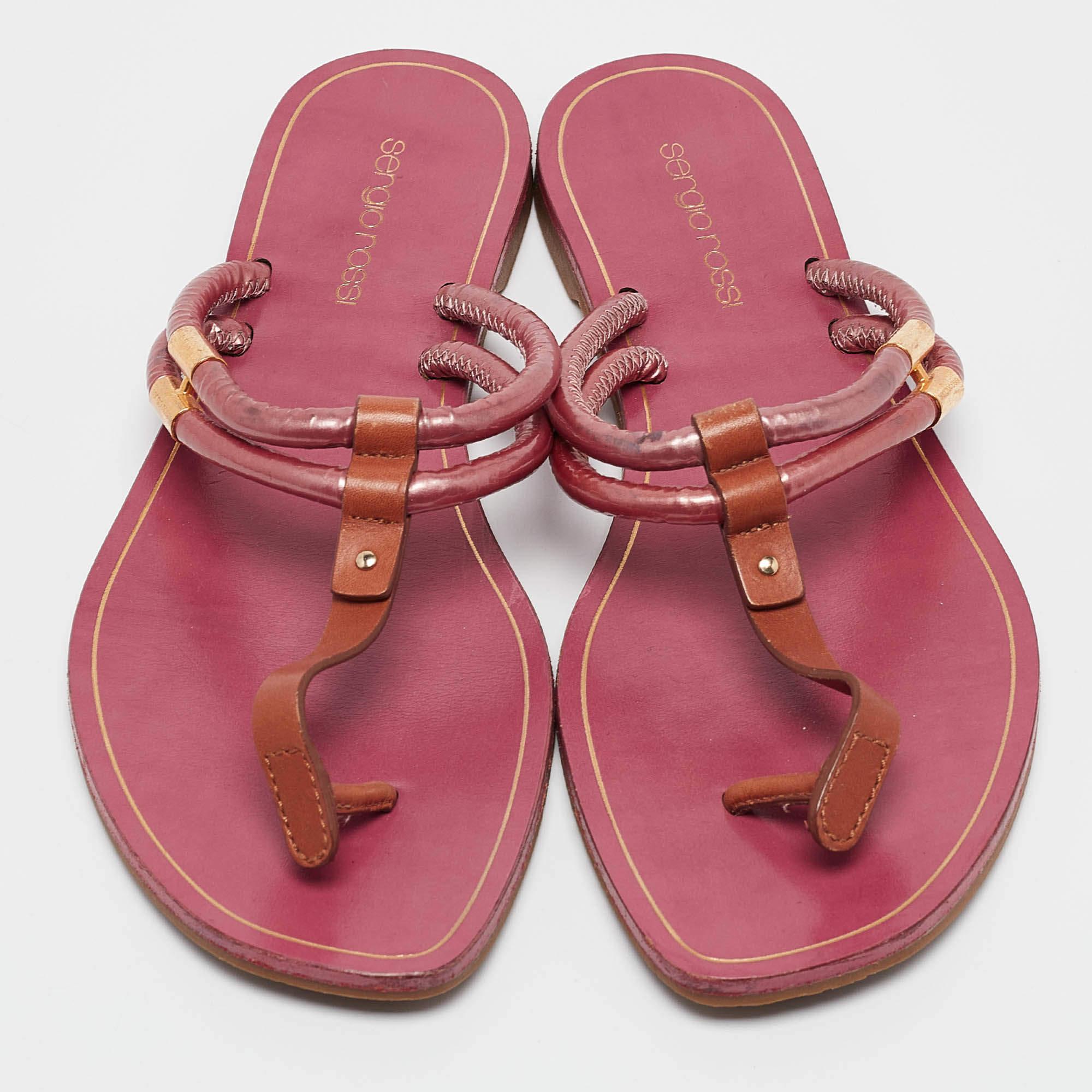 Sergio Rossi Purple/Brown Leather and PVC T Strap Flat Slides Size 39 In Fair Condition For Sale In Dubai, Al Qouz 2