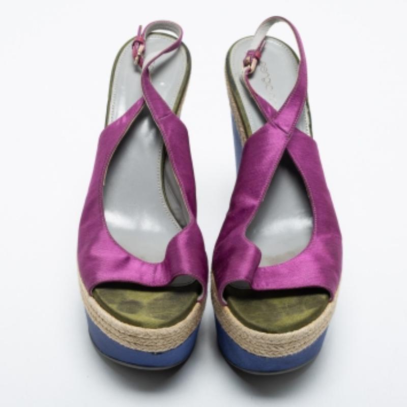 Sergio Rossi Lila Stoff Open Toe Keil Plateau Slingback Sandalen Größe 41 im Zustand „Gut“ im Angebot in Dubai, Al Qouz 2