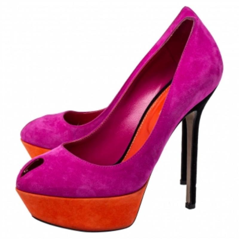 The timeless design and comfortable quality make this Sergio Rossi pair a great purchase. Crafted from suede, these designer pumps carry peep toes, 13.5 cm heels, and orange platforms that bring a beautiful contrast to the purple uppers.