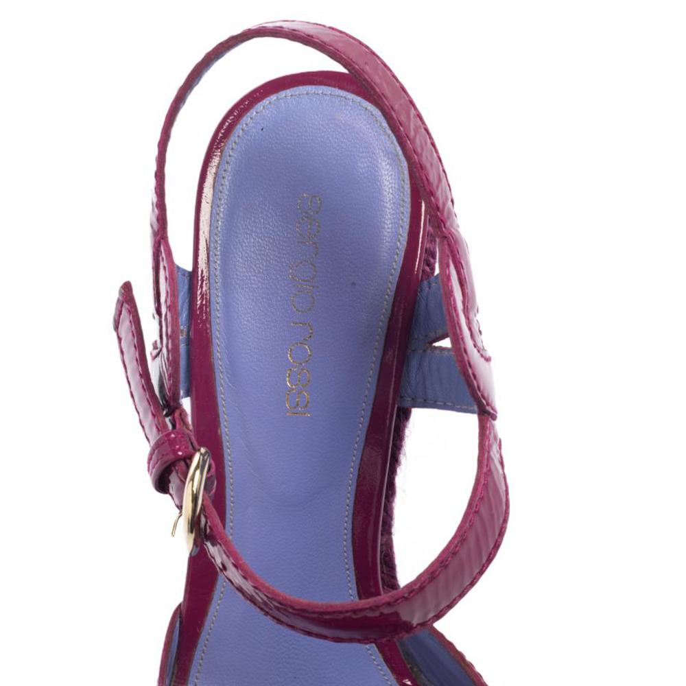 Sergio Rossi Purple Patent Leather Wooden Platform Ankle Strap Sandals Size 36 In Fair Condition For Sale In Dubai, Al Qouz 2