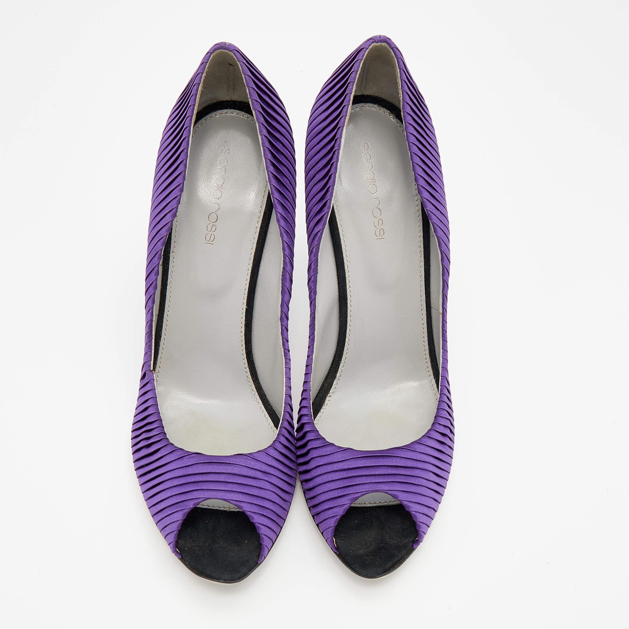 Sergio Rossi Purple Pleated Satin Peep Toe Pumps Size 40 In Good Condition In Dubai, Al Qouz 2