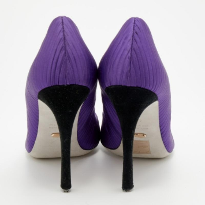 Donna Sergio Rossi Pumps Peep Toe in raso plissettato viola taglia 40 in vendita
