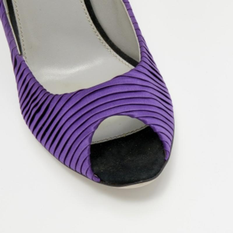 Sergio Rossi Pumps Peep Toe in raso plissettato viola taglia 40 in vendita 1