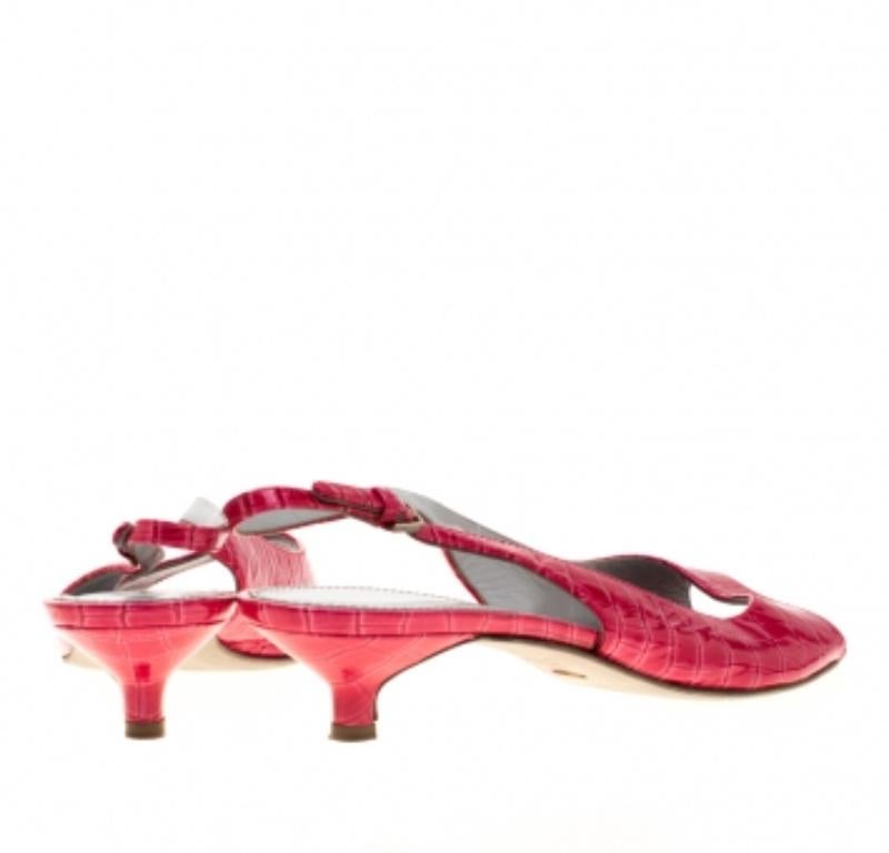 Sergio Rossi Rote Slingback-Sandalen aus Leder mit Krokodillederprägung und offener Zehe Größe 38 im Zustand „Gut“ im Angebot in Dubai, Al Qouz 2