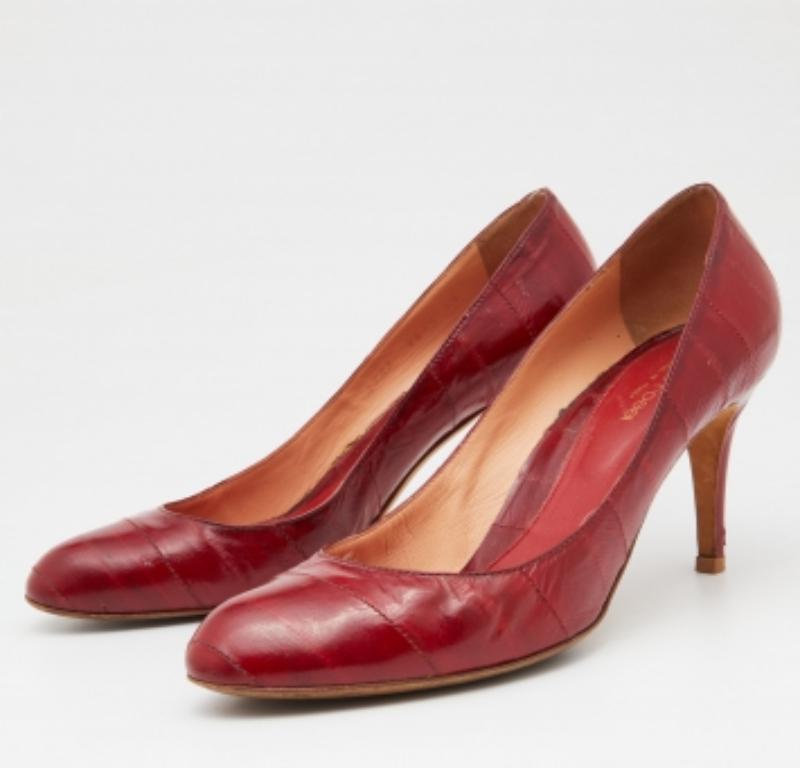 Sergio Rossi Rotes Aalleder Pumps mit rundem Zehenbereich Größe 39 im Angebot 2