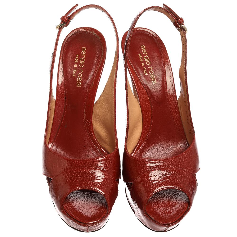 Brown Sergio Rossi Red Patent Leather Peep Toe Slingback Platform Sandals Size 38 For Sale