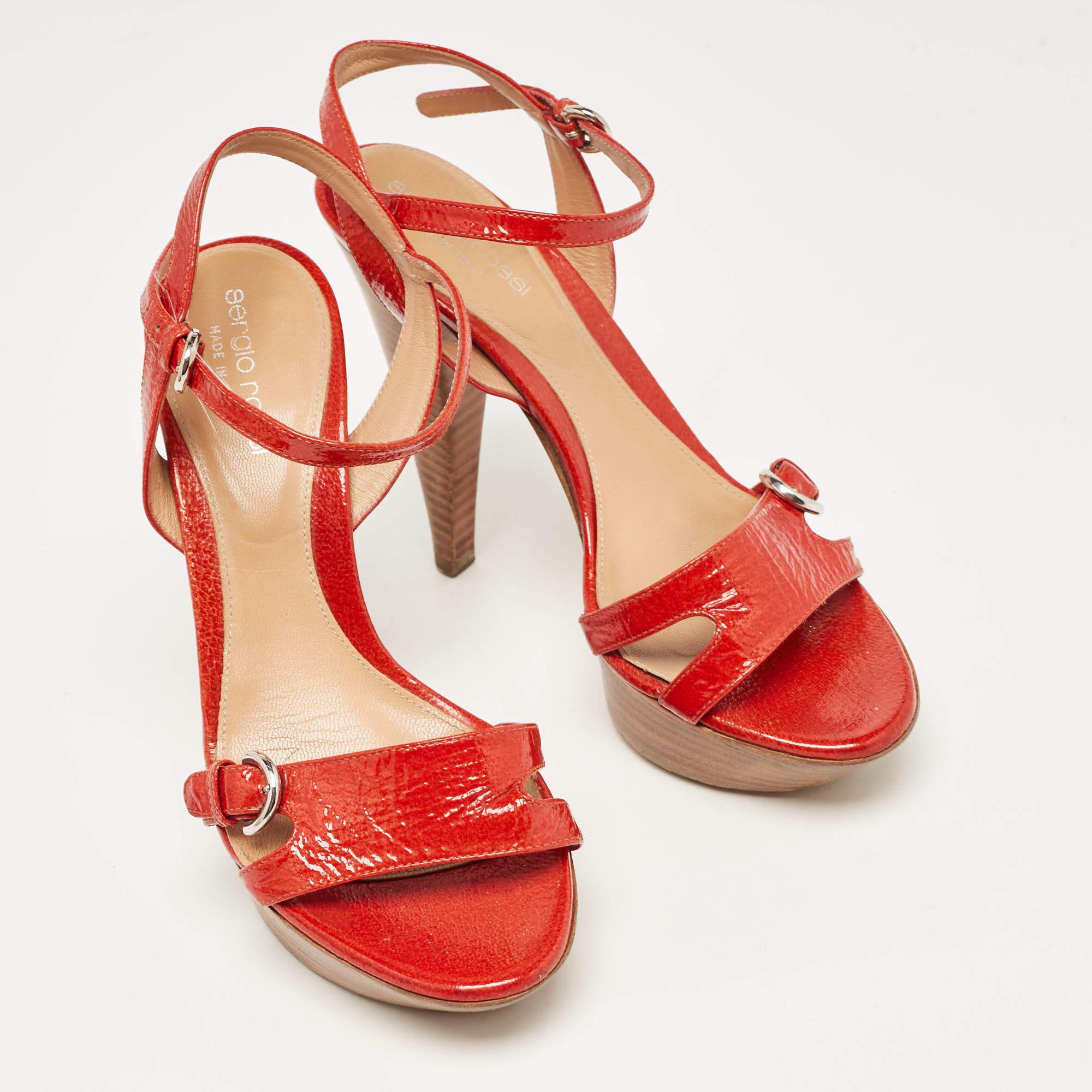 Sergio Rossi Rote Lackleder-Sandalen mit Slingback-Sandalen Größe 36 im Zustand „Gut“ im Angebot in Dubai, Al Qouz 2