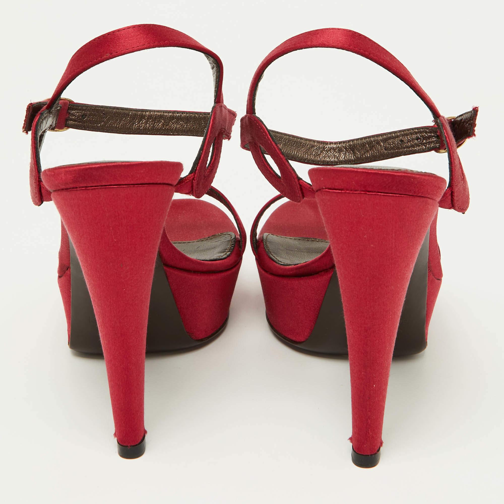 Donna Sergio Rossi Sandali con cinturino alla caviglia in raso rosso misura 34,5 in vendita