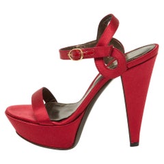 Sergio Rossi Rote Satin-Sandalen mit Knöchelriemen Größe 34,5