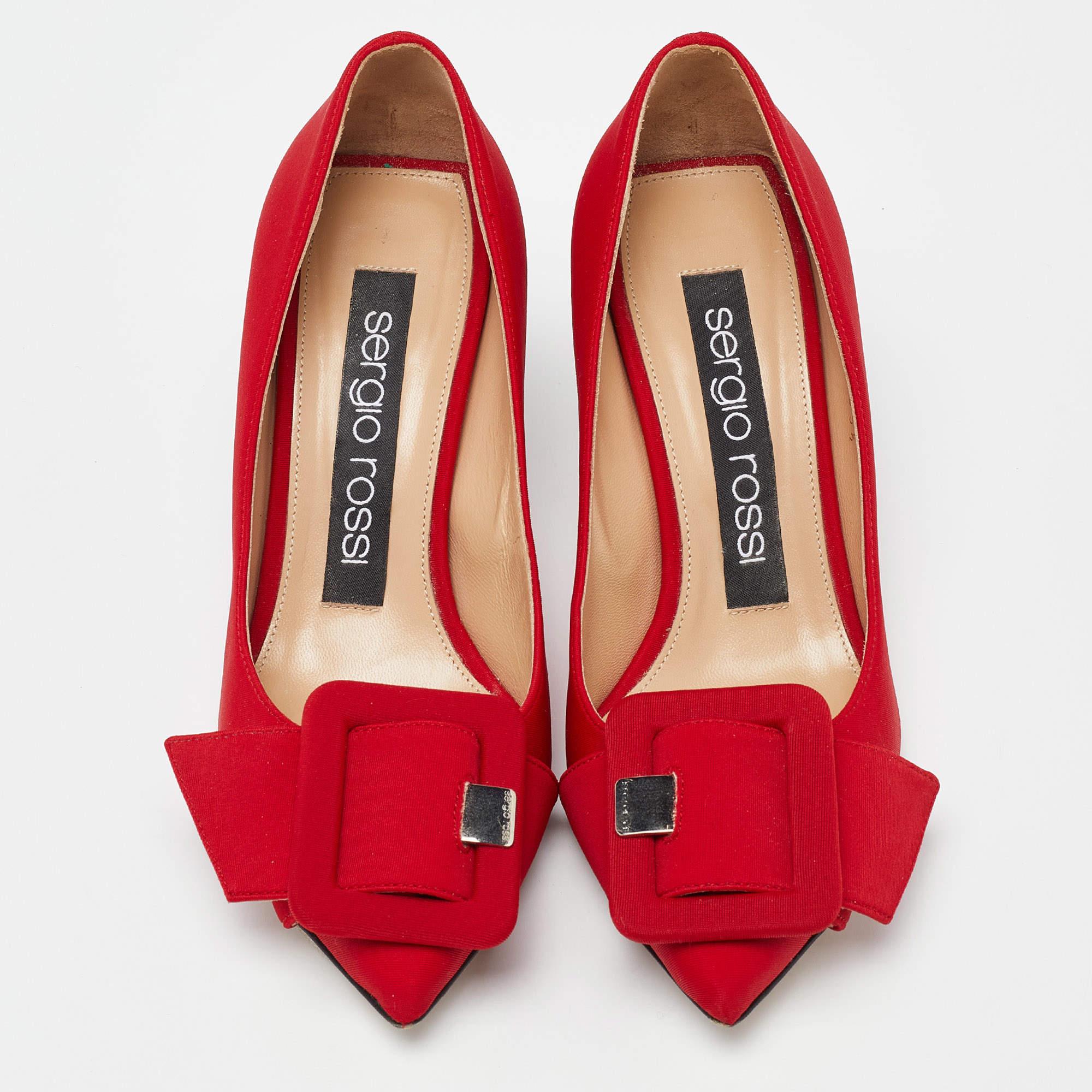 Sergio Rossi Red Satin Buckle Pumps Size 35.5 In Good Condition For Sale In Dubai, Al Qouz 2