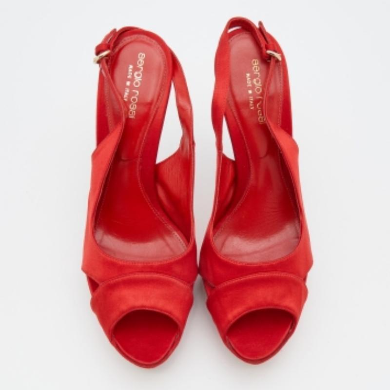 Sergio Rossi Sandalias de satén rojo con puntera abierta y plataforma Slingback talla 40 Rojo en venta