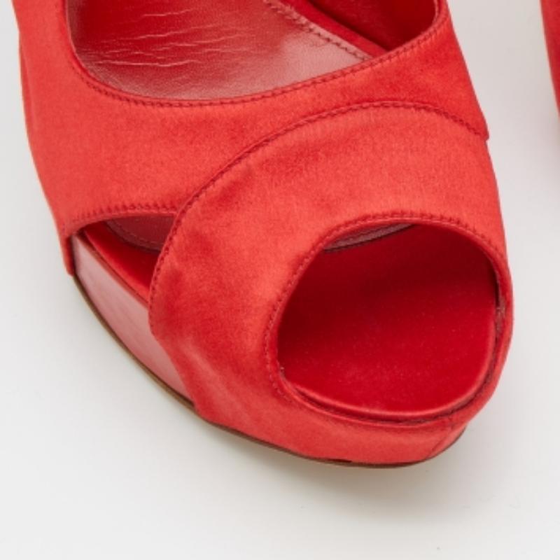 De las mujeres Sergio Rossi Sandalias de satén rojo con puntera abierta y plataforma Slingback talla 40 en venta