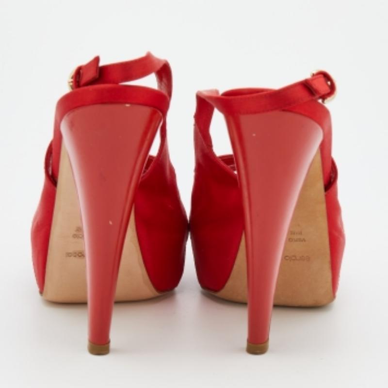 Sergio Rossi Sandalias de satén rojo con puntera abierta y plataforma Slingback talla 40 en venta 1