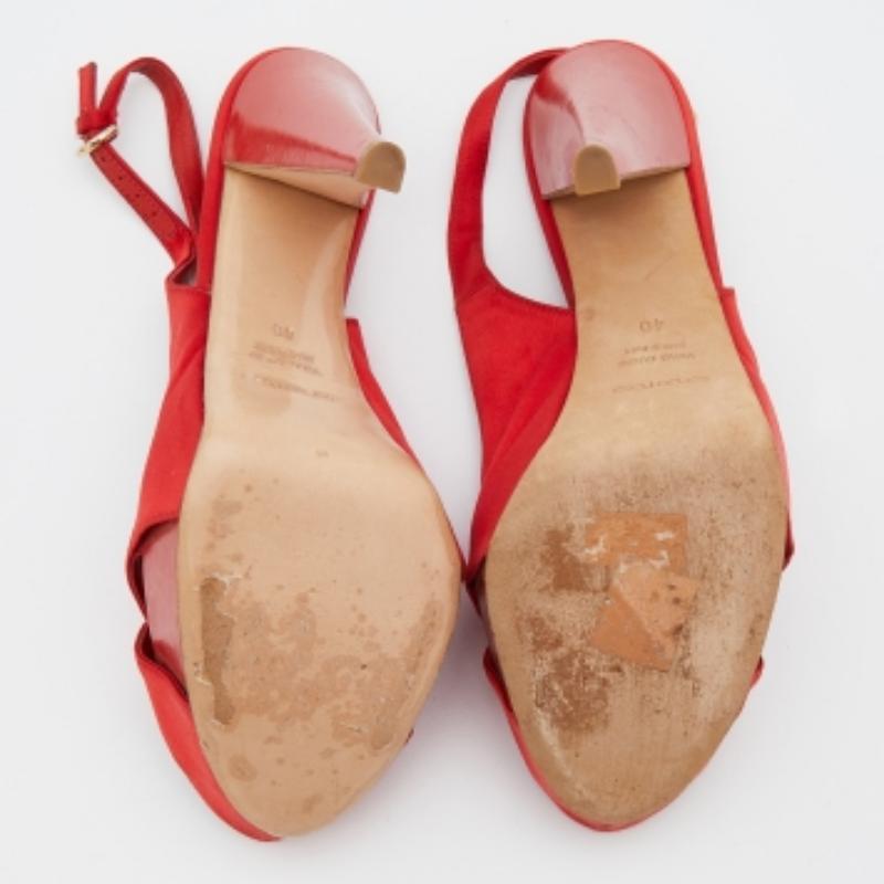 Sergio Rossi Sandalias de satén rojo con puntera abierta y plataforma Slingback talla 40 en venta 2