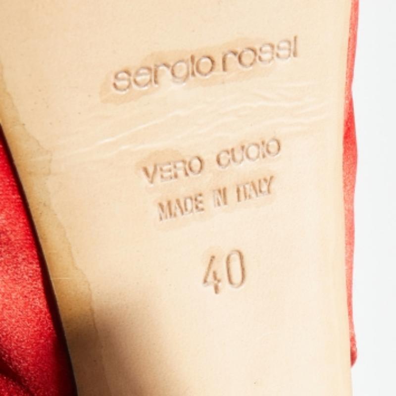 Sergio Rossi Sandalias de satén rojo con puntera abierta y plataforma Slingback talla 40 en venta 3