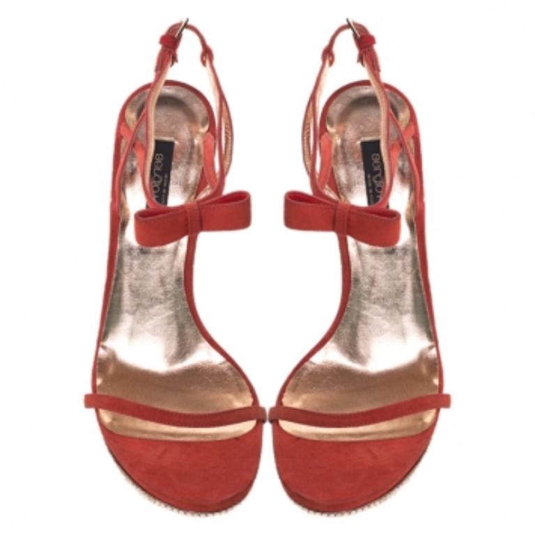 Sergio Rossi Suede Rouge Crystal Embellished Ankle Strap Platform Sandals Size 37 Bon état - En vente à Dubai, Al Qouz 2