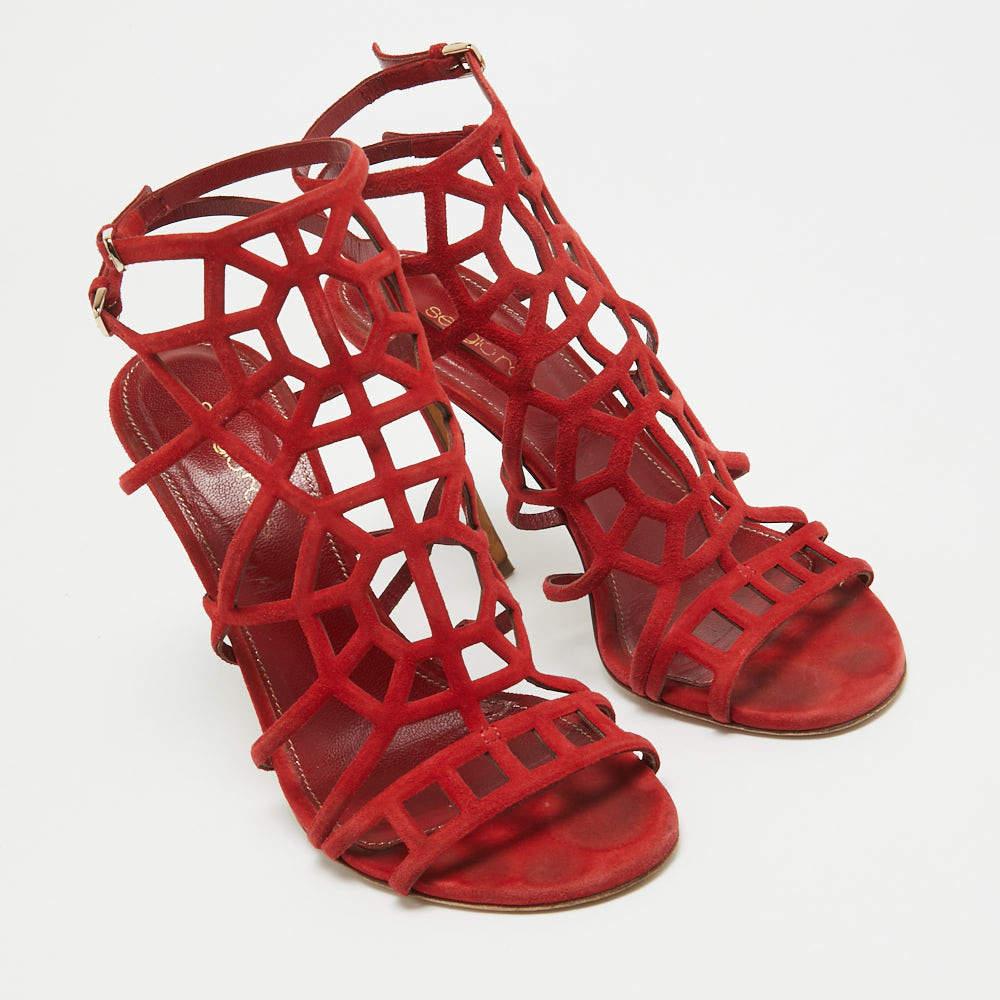 Sergio Rossi - Sandales puzzle en daim rouge, taille 37 Bon état - En vente à Dubai, Al Qouz 2