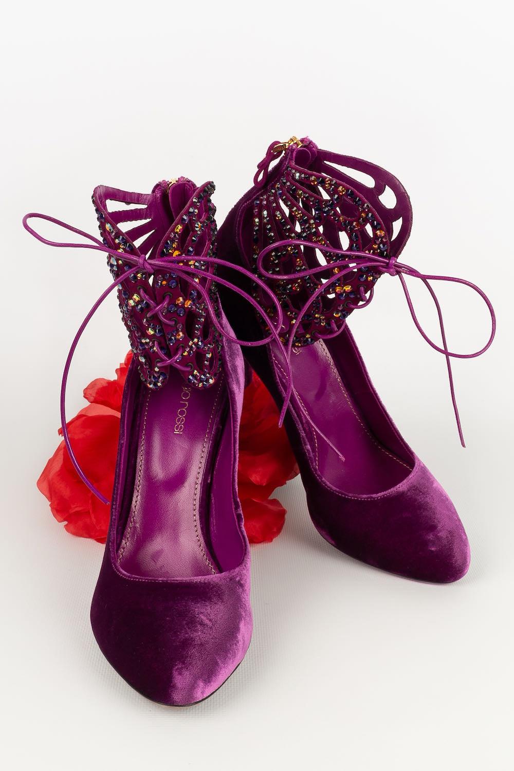 Sergio Rossi Shoes in Velvet Pumps Paved with Rhinestones For Sale 4