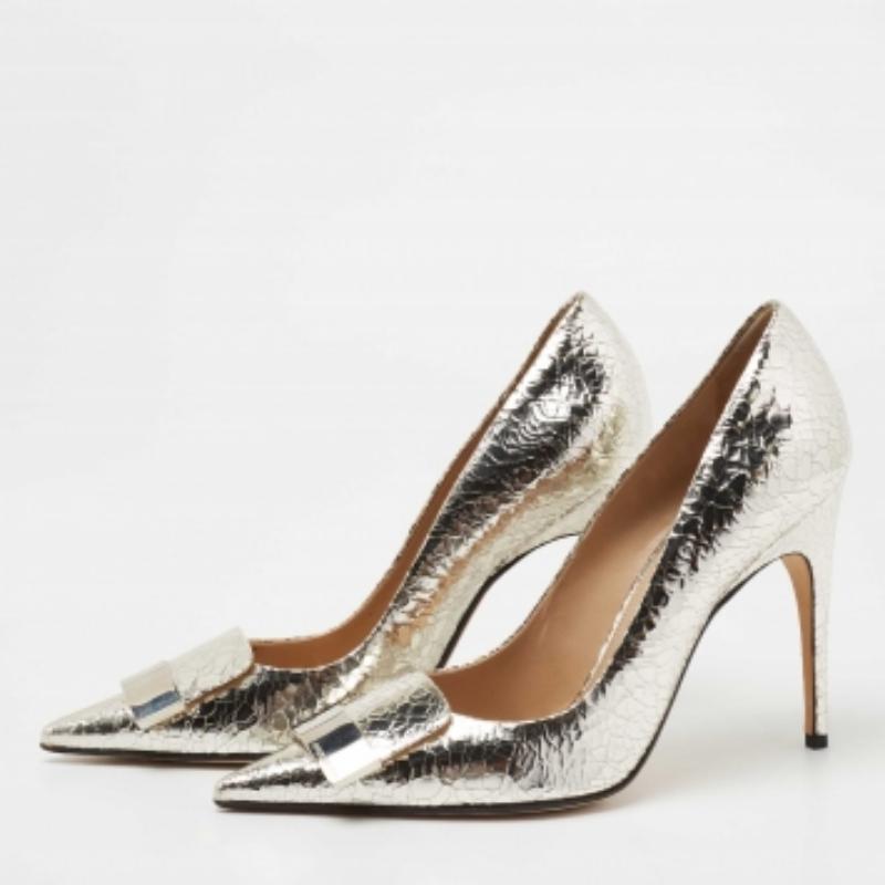 This pair of pumps from Sergio Rossi has a perfect blend of fashion and comfort. These are crafted from croc-embossed leather and feature a pointed-toe silhouette. They come equipped with smooth insoles, logo plaques on the front, and 11cm heels.