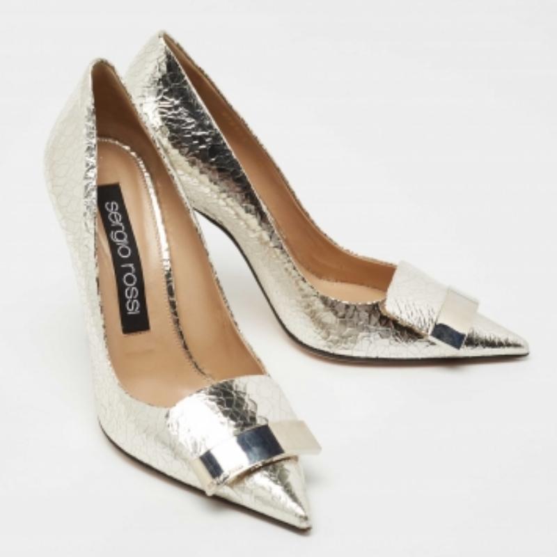 Sergio Rossi Silver Croc Embossed Leather Pumps Size 40 In Good Condition For Sale In Dubai, Al Qouz 2