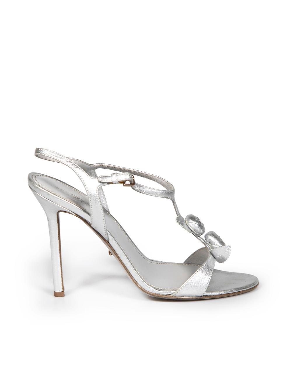 CONDIT ist gut. Leichte Abnutzungserscheinungen an den Absätzen sind erkennbar. Leichte Abnutzungserscheinungen am Oberleder und an der Innensohle mit allgemeinem Abrieb. Leichter Abrieb ist auch durch die Laufsohlen auf dieser gebrauchten Sergio