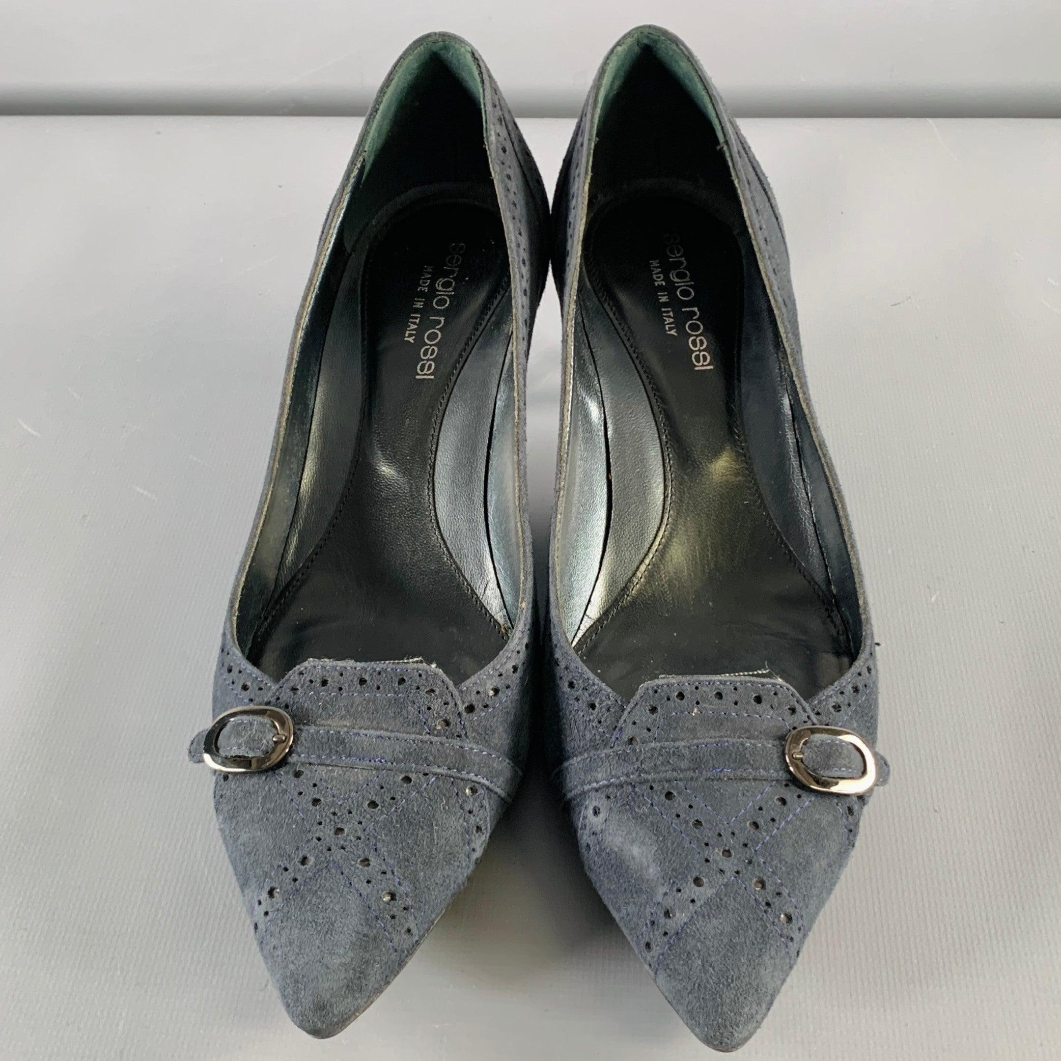 SERGIO ROSSI Size 6.5 Navy Suede Perforated Kitten Heel Pumps In Good Condition For Sale In San Francisco, CA