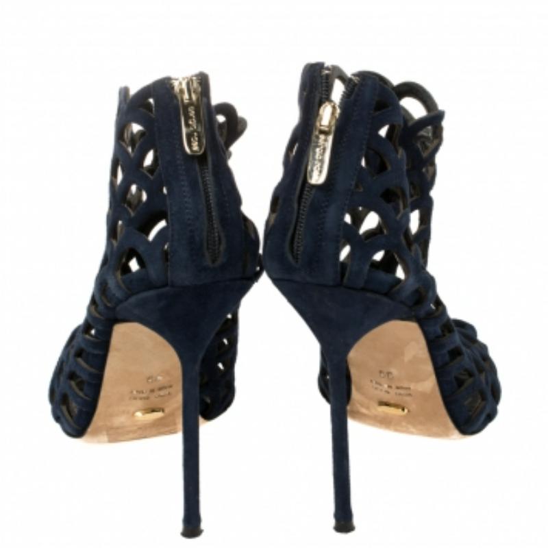 Sergio Rossi Suede Crystal Embellished Scalloped Peep Toe Caged Booties Size 39 In Good Condition For Sale In Dubai, Al Qouz 2