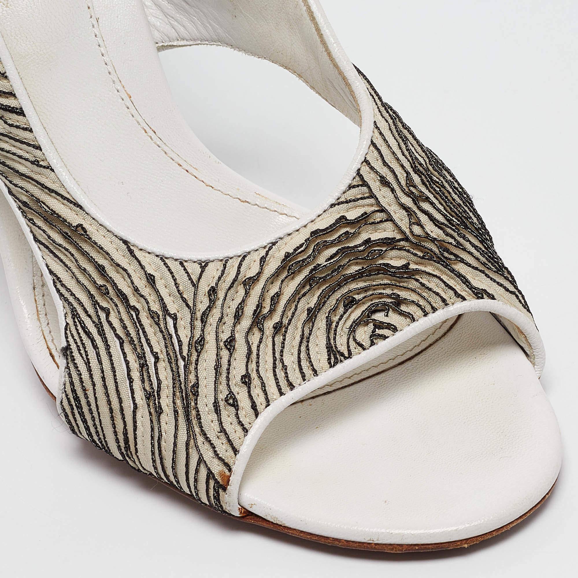 Sergio Rossi Sandalias Slingback de tela plisada blanca/negra talla 39 2