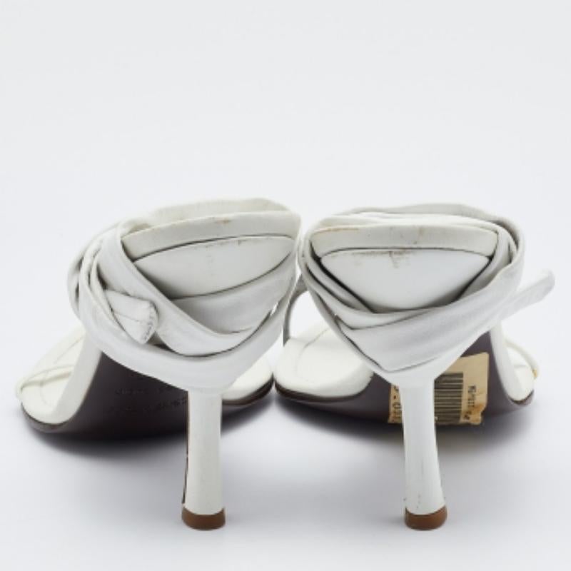 Sergio Rossi - Sandales à chevilles enveloppantes en cuir blanc, taille 38 en vente 1