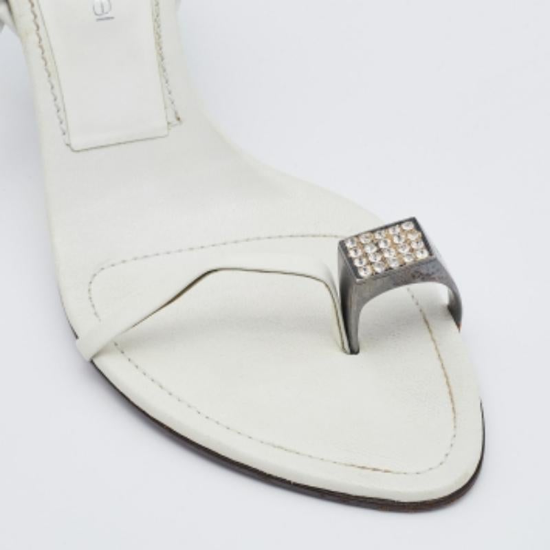 Sergio Rossi - Sandales à chevilles enveloppantes en cuir blanc, taille 38 en vente 4